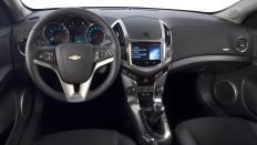 Фото салона Chevrolet Cruze (Шевроле Круз СВ) Универсал / LS<br><span> 1.8 / 141 л.с. / Механика (5 ст.) / Передний привод</span>