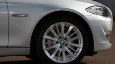 Фото экстерьера BMW 5-series (БМВ 5 серии) / Базовая<br><span> 2.0 / 190 л.с. / Автомат (8 ст.) / Задний привод</span>