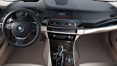 Фото салона BMW 5-series (БМВ 5 серии) / Базовая<br><span> 2.0 / 252 л.с. / Автомат (8 ст.) / Задний привод</span>