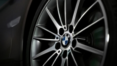 Фото экстерьера BMW 7-series / задний привод