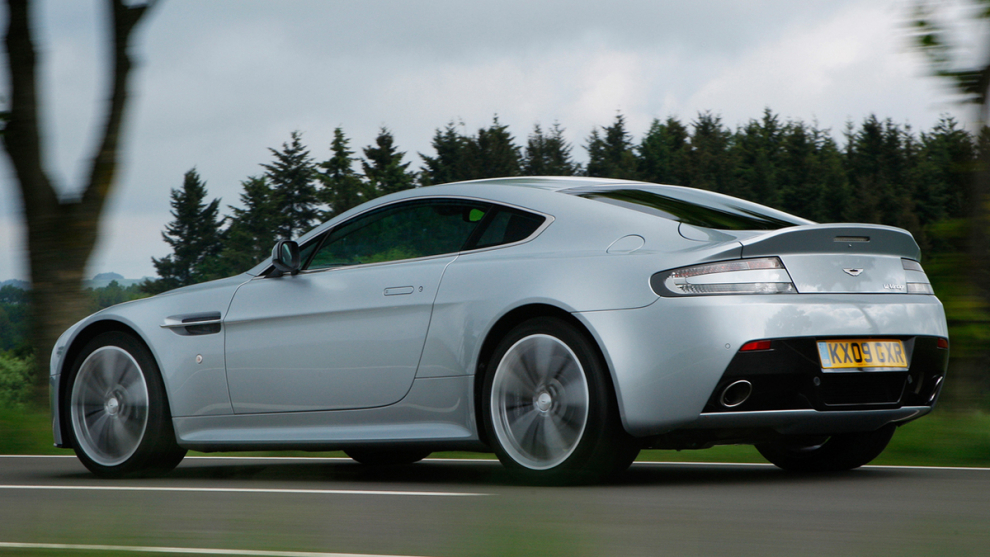 ���� Aston Martin V12 Vantage