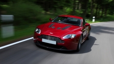 Фото экстерьера Aston Martin V12 Vantage