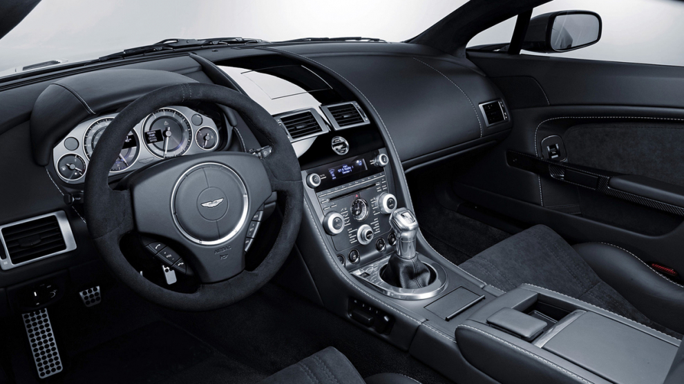 ���� Aston Martin V12 Vantage