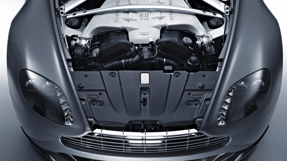 ���� Aston Martin V12 Vantage