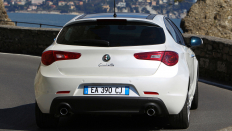   Alfa Romeo Giulietta Exclusive / 