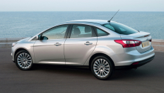   Ford Focus  Titanium / 