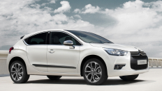   Citroen DS4 Sport Chic / 