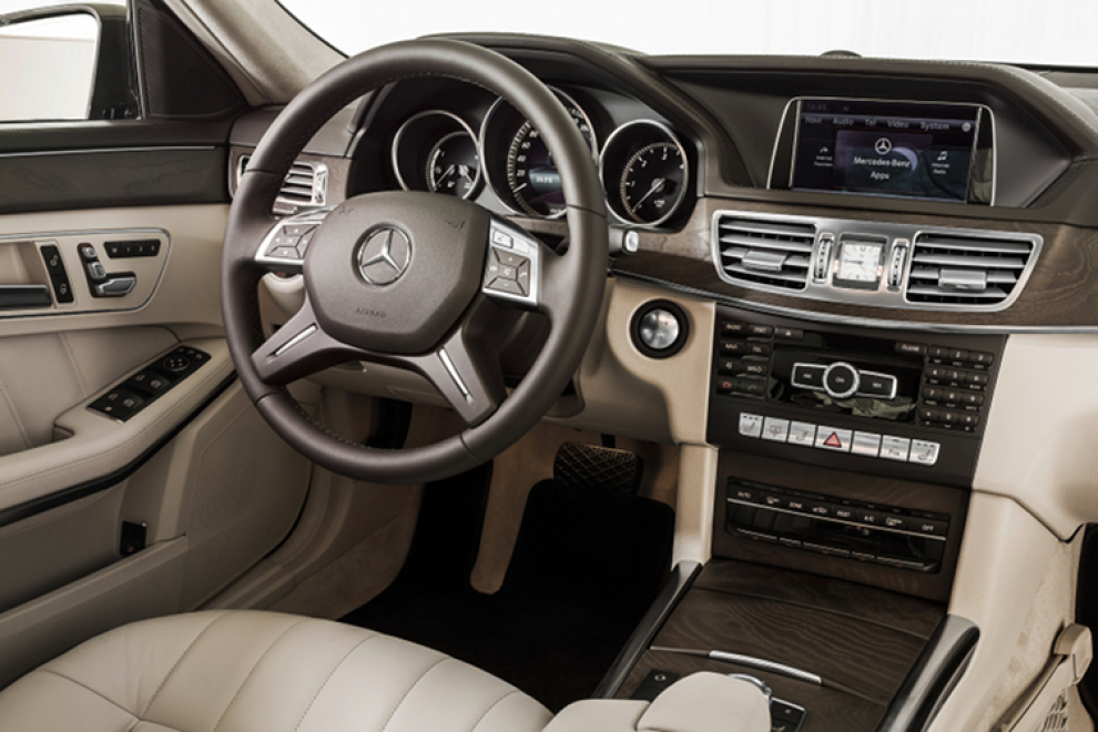 Mercedes-Benz E- 