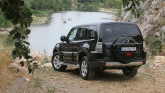   Mitsubishi Pajero Intense