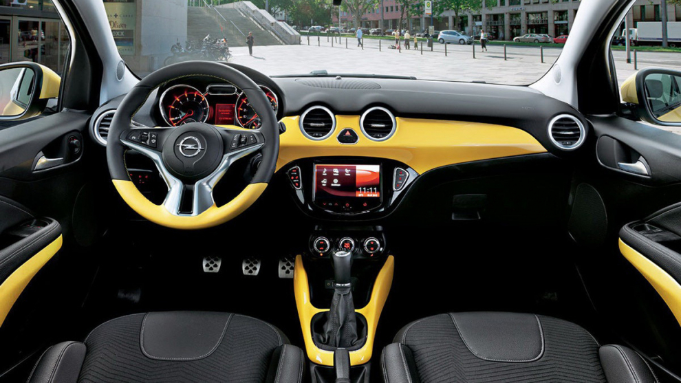 ���� Opel Adam Rocks