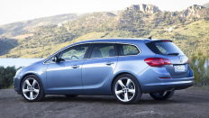   Opel Astra  ESSENTIA / 