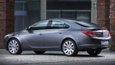   Opel Insignia  /  