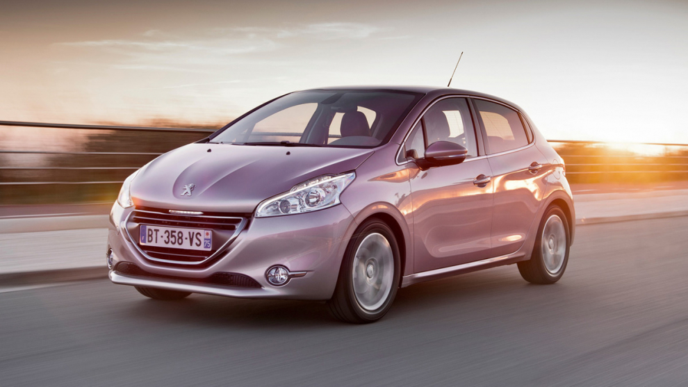 ���� Peugeot 208