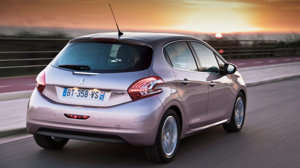���� Peugeot 208