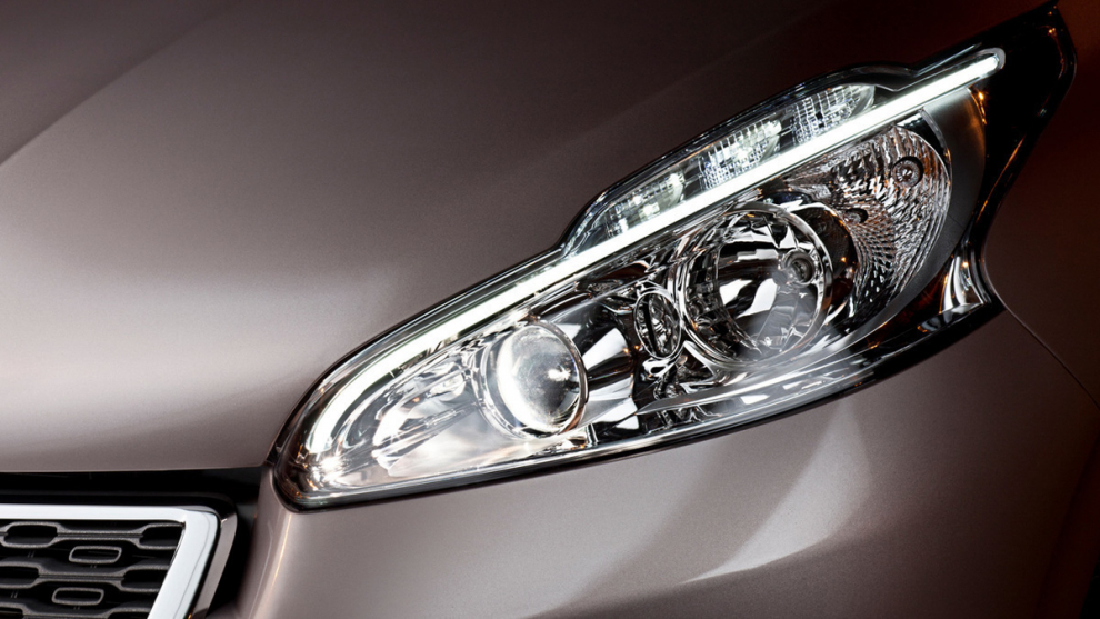 ���� Peugeot 208