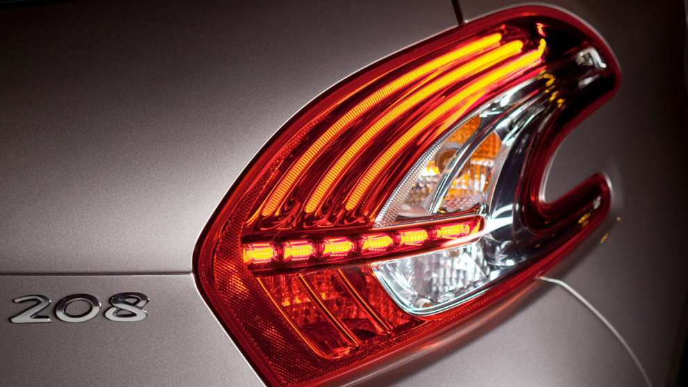 ���� Peugeot 208