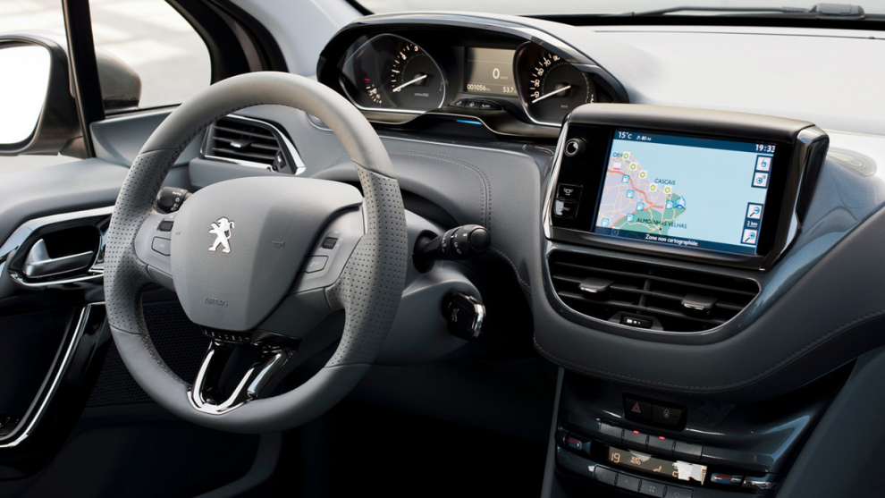 ���� Peugeot 208