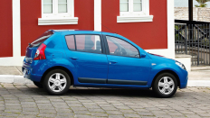   Renault Sandero / 