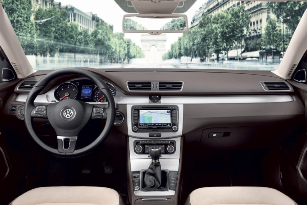 Салон Volkswagen Passat B7 2010 седан