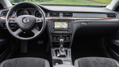   Skoda Superb  / 2.0 .