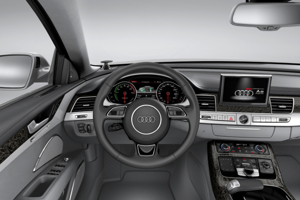 Салон Audi A8 2014 седан