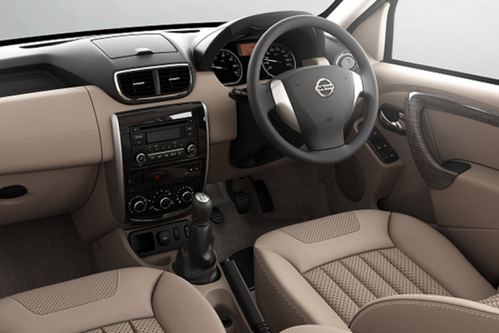 Салон Nissan Terrano 2013 кроссовер