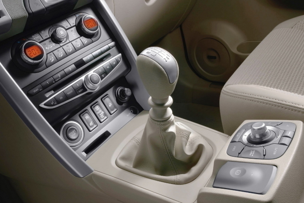 Салон Renault Koleos 2008 кроссовер