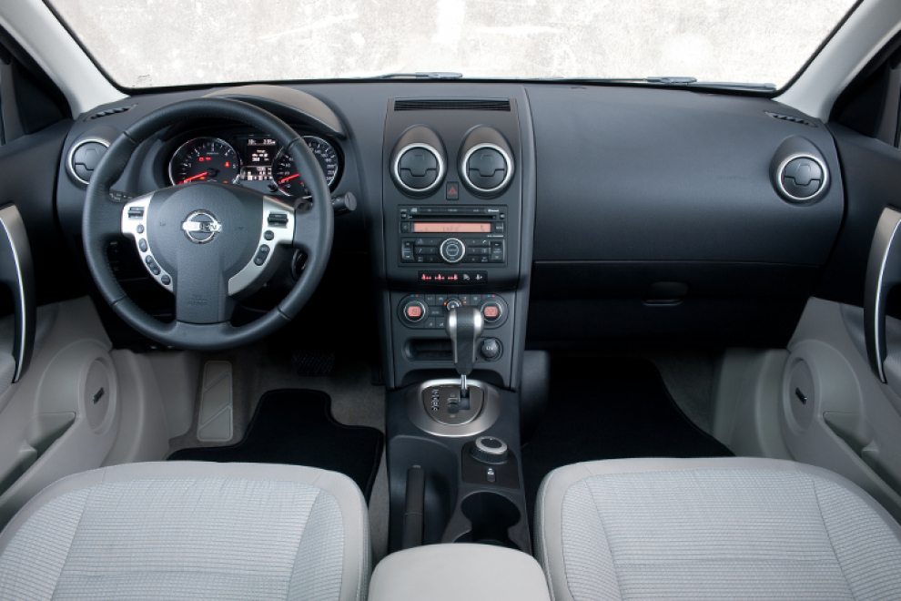 Салон Nissan Qashqai+2 2008 кроссовер