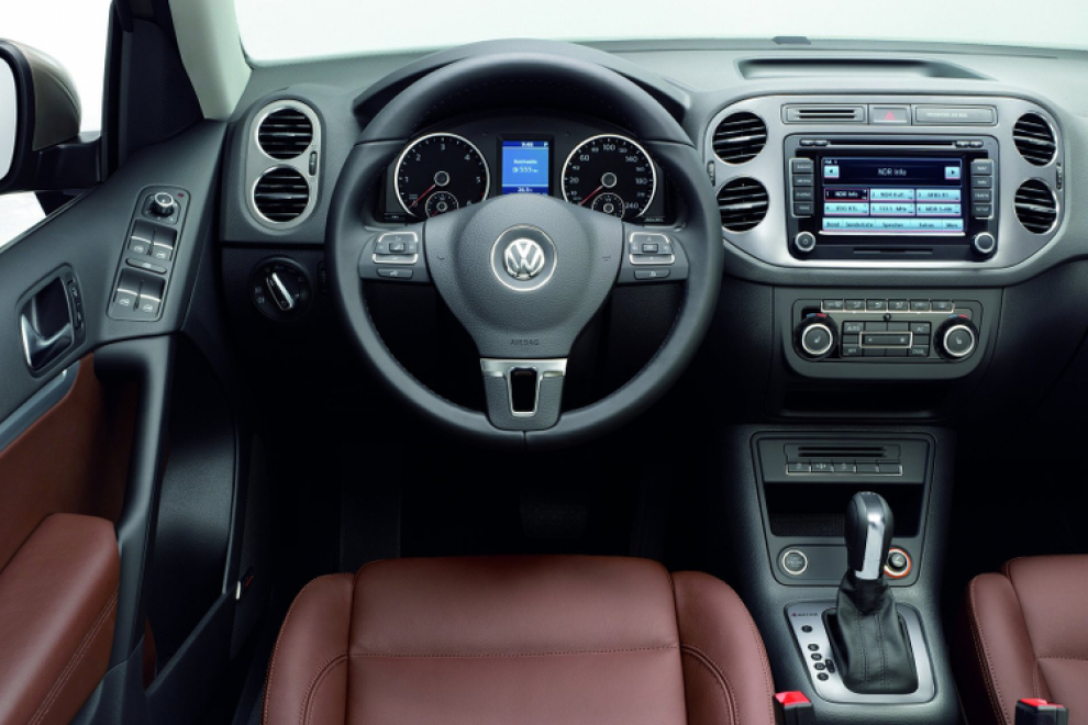 Салон Volkswagen Tiguan 2011 кроссовер