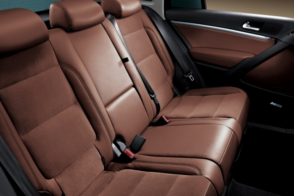 Салон Volkswagen Tiguan 2011 кроссовер