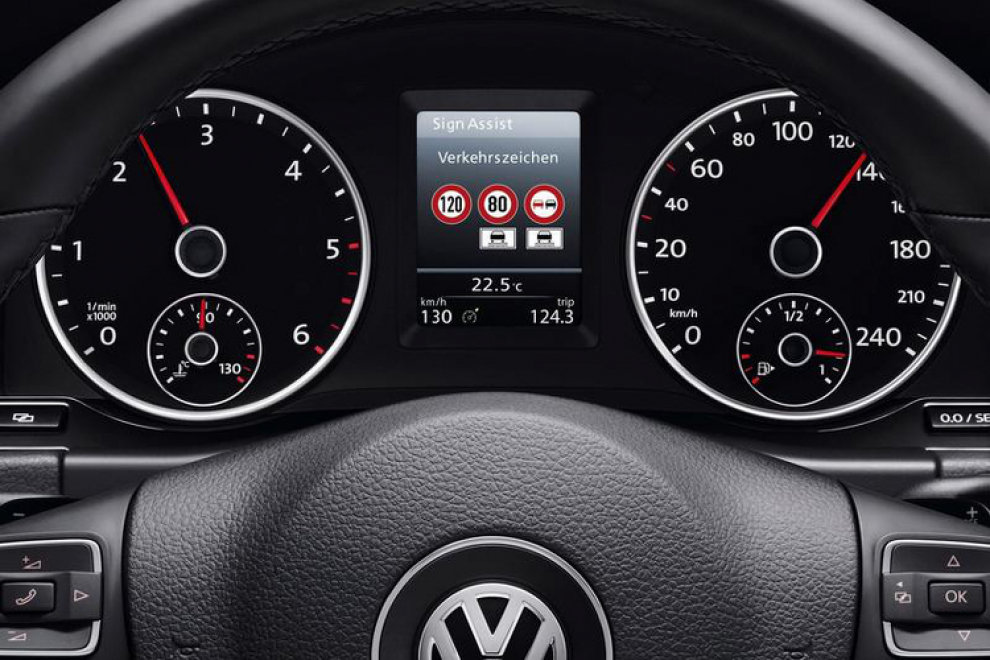 Салон Volkswagen Tiguan 2011 кроссовер