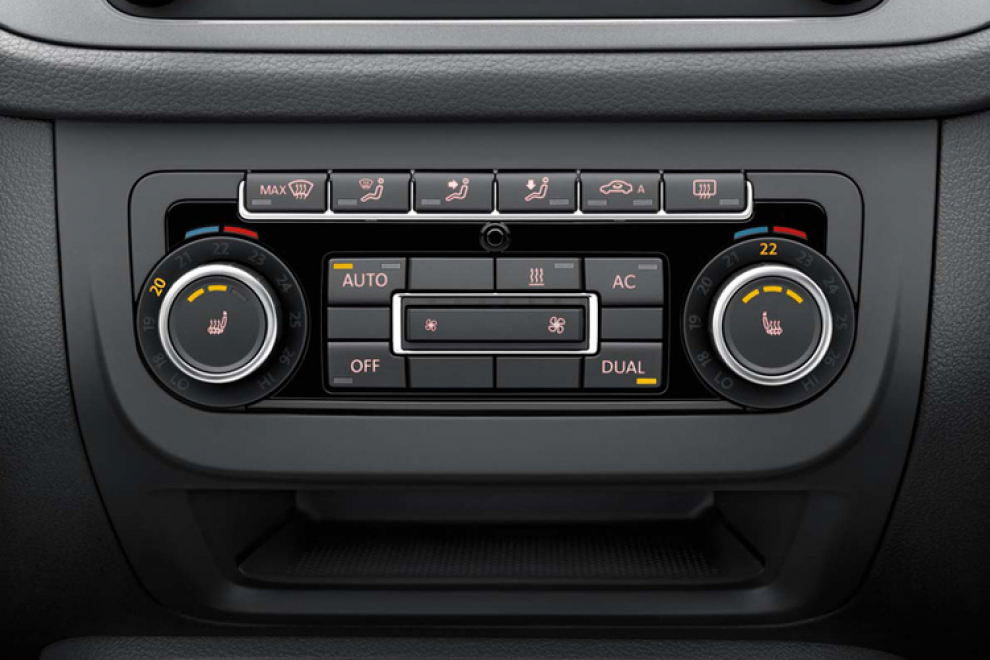 Салон Volkswagen Tiguan 2011 кроссовер