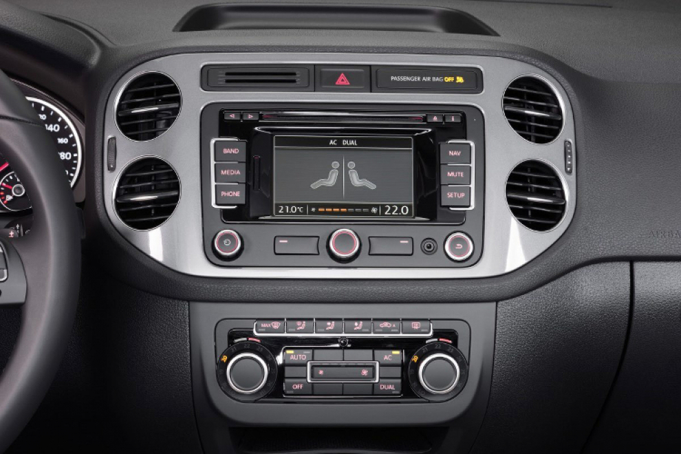 Салон Volkswagen Tiguan 2011 кроссовер