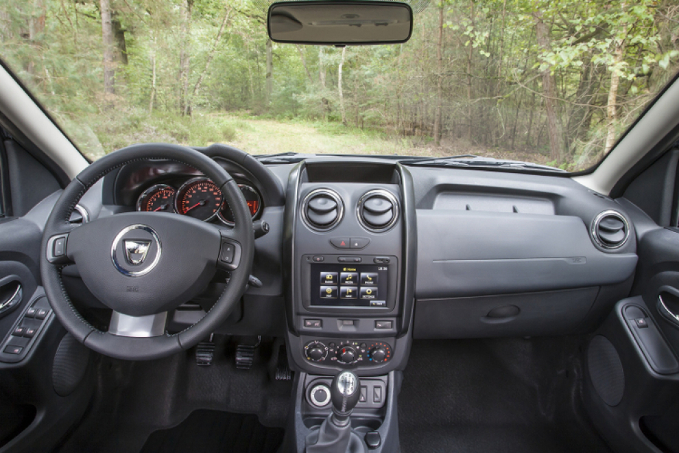 Салон Renault Duster 2014 кроссовер