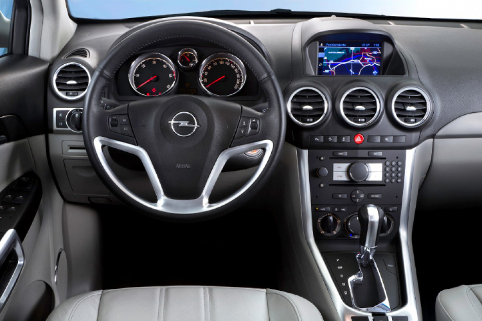 Салон Opel Antara 2010 кроссовер