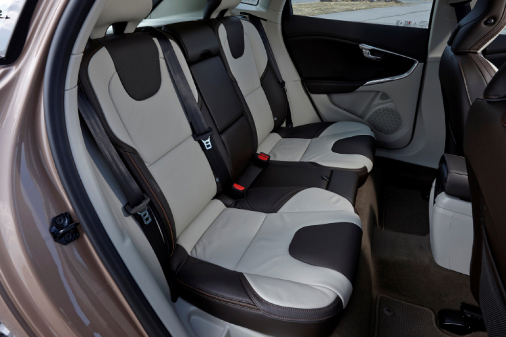 Салон Volvo V40 Cross Country 2012 кроссовер
