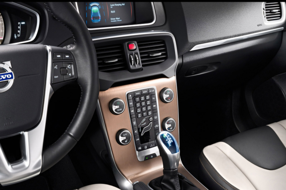 Салон Volvo V40 Cross Country 2012 кроссовер