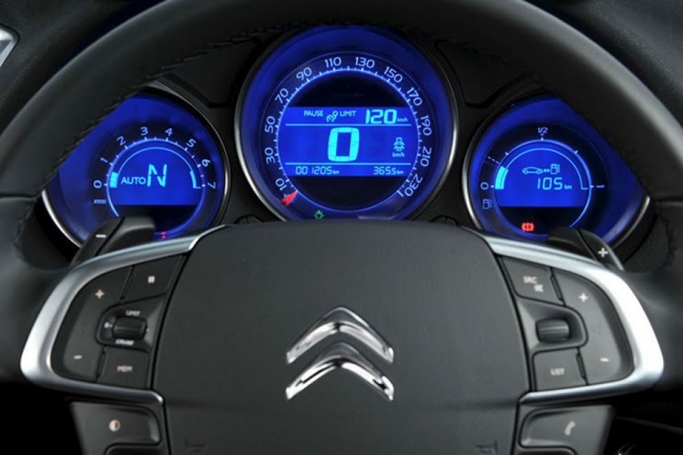 Салон Citroen C4 2013 седан