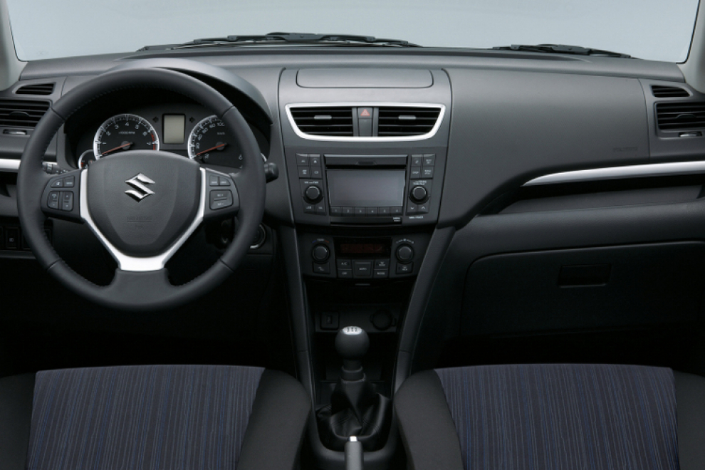 Салон Suzuki Swift 2013 хэтчбек