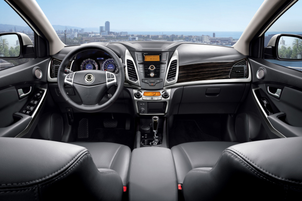 Салон SsangYong Actyon 2013 кроссовер