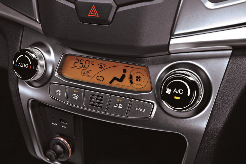 Салон SsangYong Actyon 2013 кроссовер
