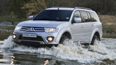   Mitsubishi Pajero Sport / 