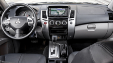   Mitsubishi Pajero Sport / 