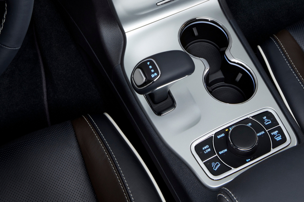Салон Jeep Grand Cherokee 2014 внедорожник
