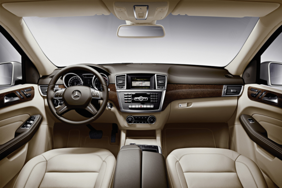 Салон Mercedes-Benz M 2011 кроссовер