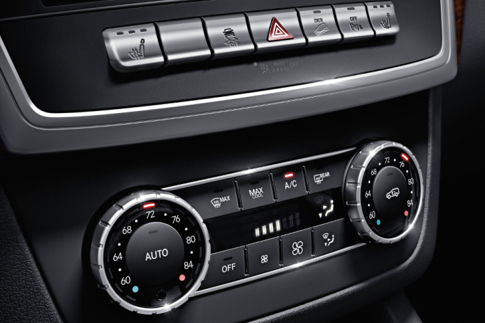 Салон Mercedes-Benz M 2011 кроссовер