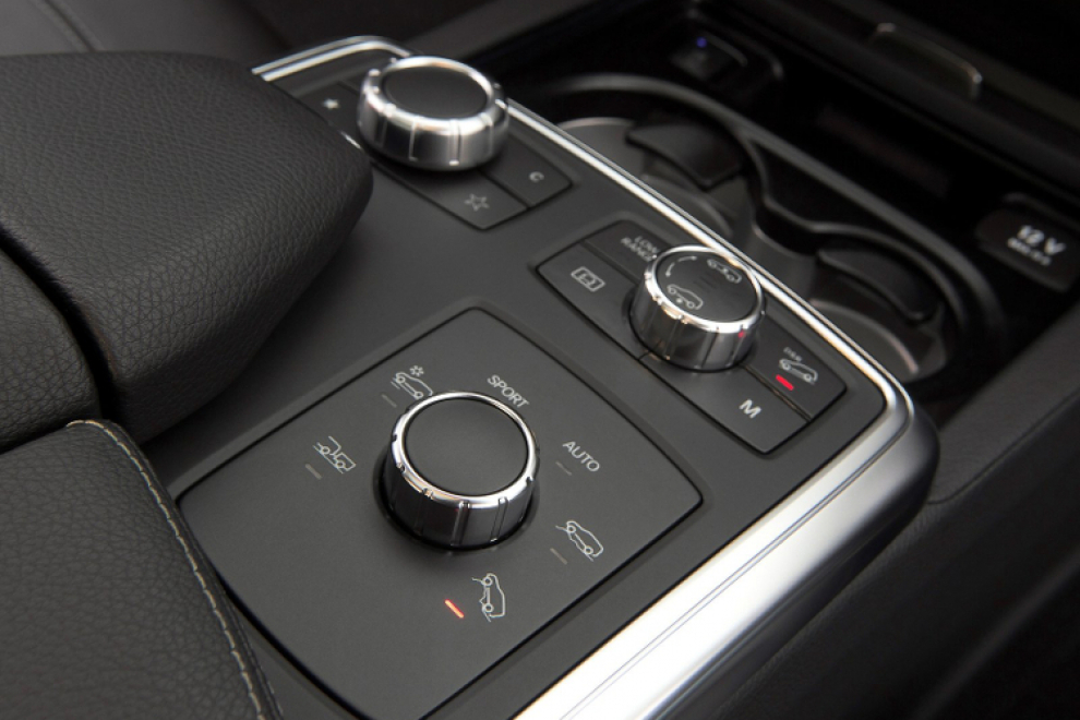 Салон Mercedes-Benz M 2011 кроссовер