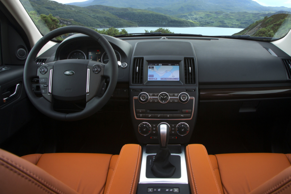 Салон Land Rover Freelander 2 2013 внедорожник