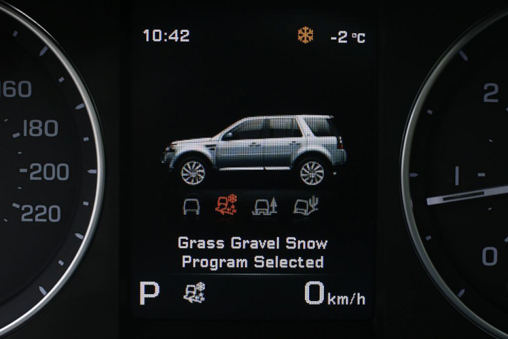 Салон Land Rover Freelander 2 2013 внедорожник