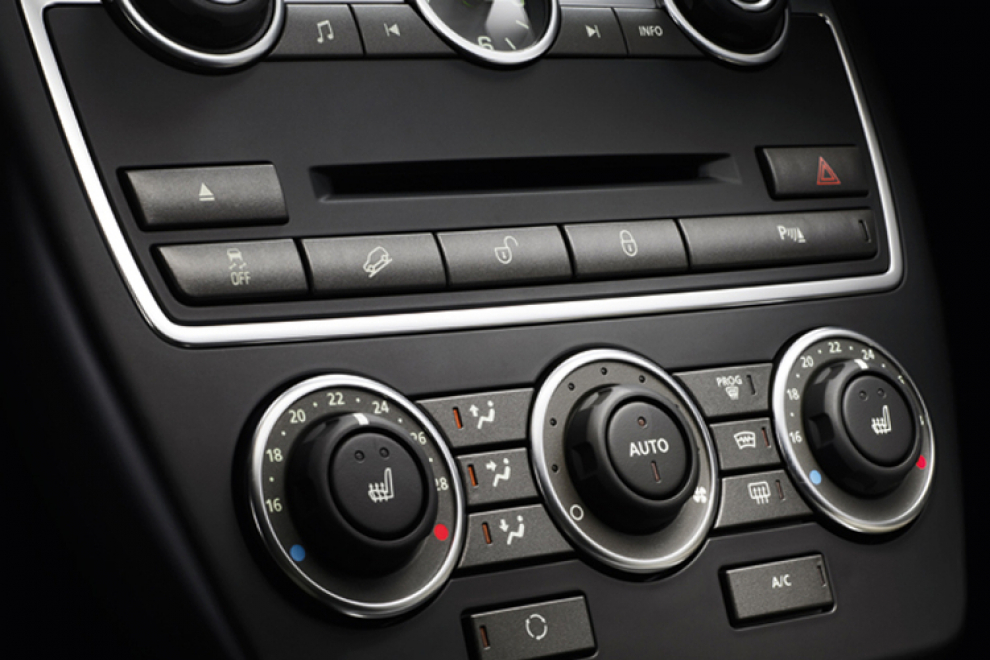 Салон Land Rover Freelander 2 2013 внедорожник